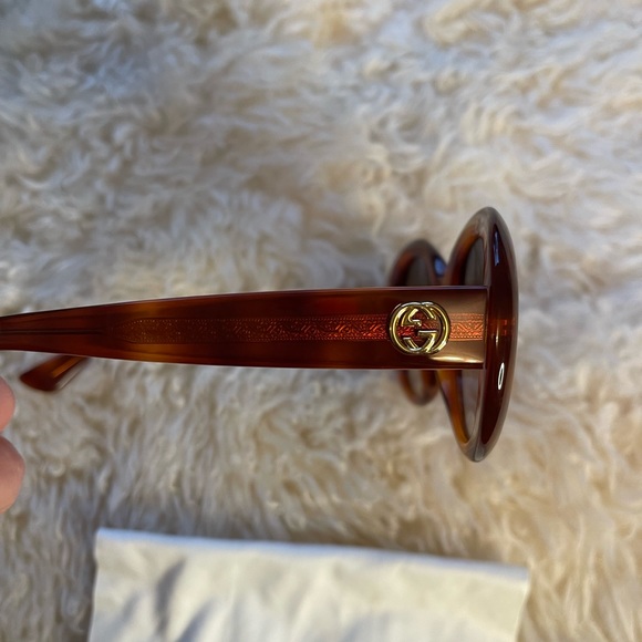 Authentic Gucci sunglasses - Picture 4 of 11